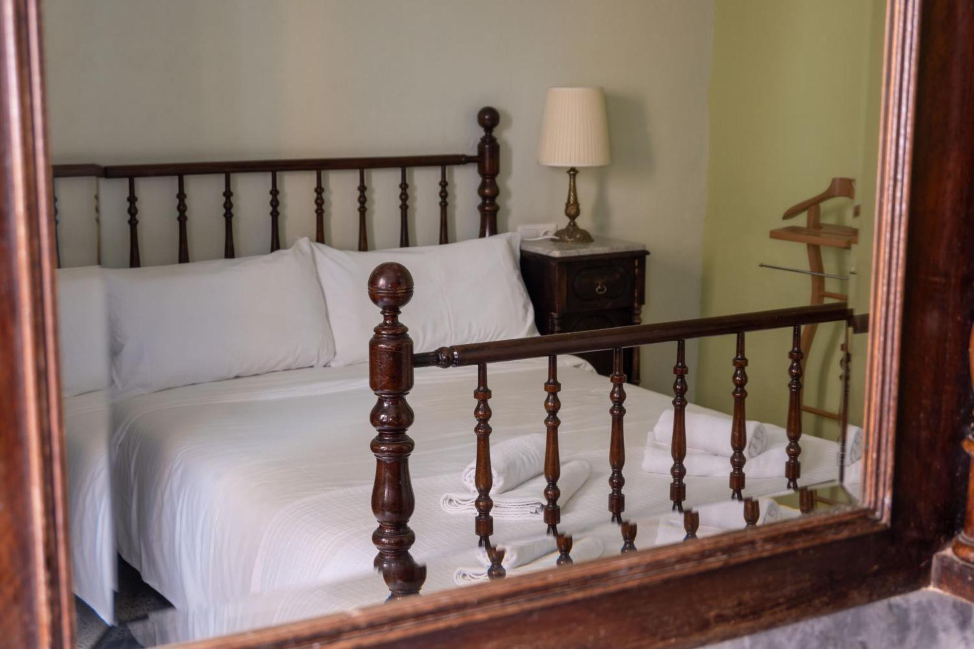 Bed and Breakfast Ca la Flora Banyoles Exterior foto