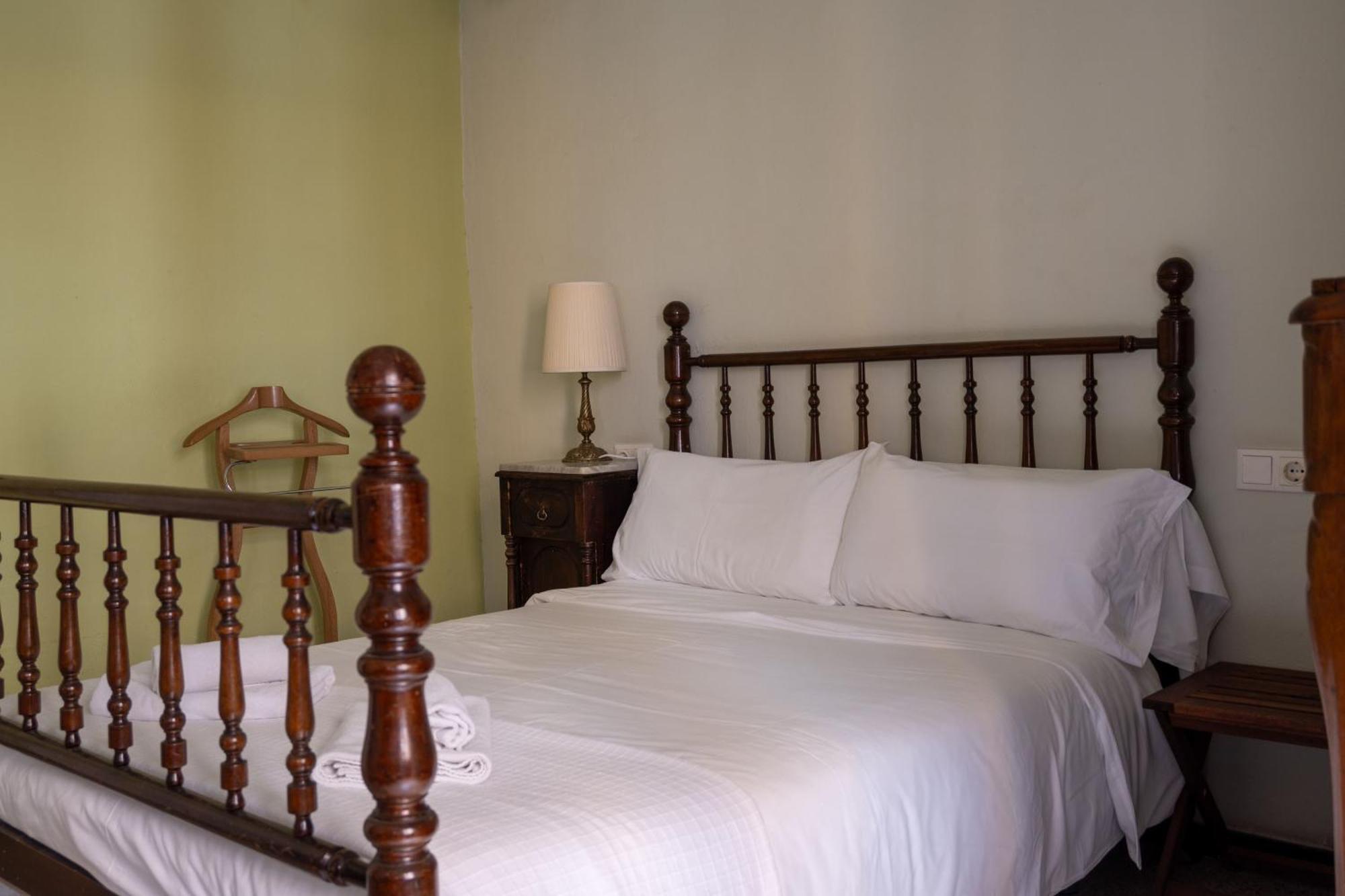 Bed and Breakfast Ca la Flora Banyoles Exterior foto